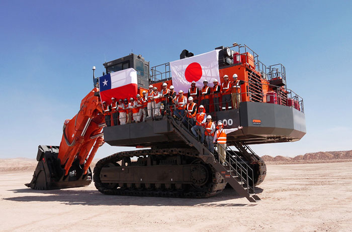 鉱山用型油圧ショベル(チリ)
